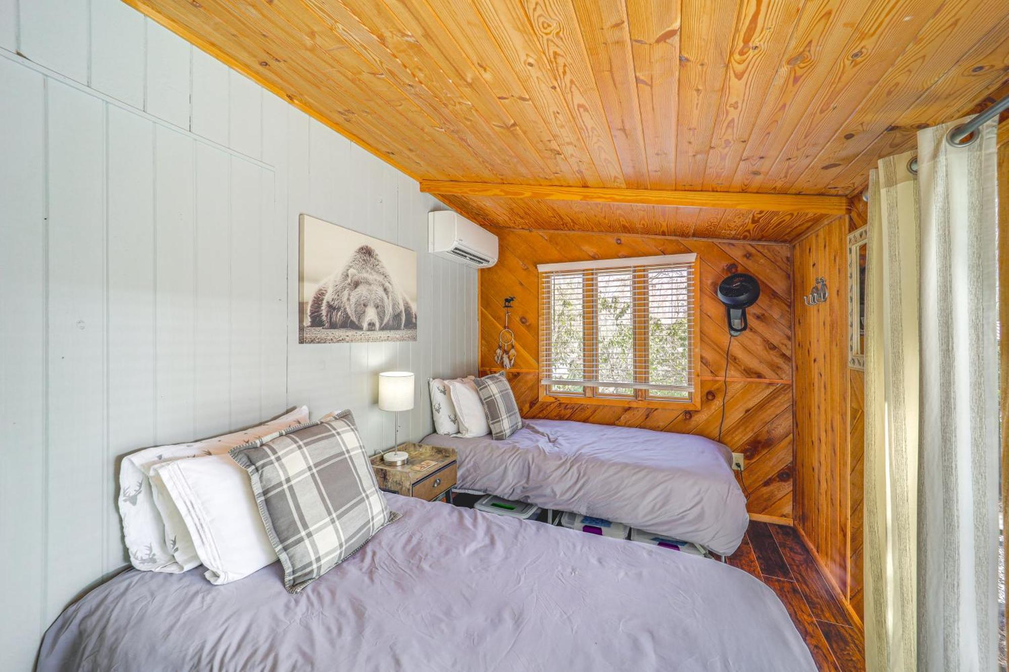 Rustic Newland Cabin With Deck By Lake And Trails! Екстер'єр фото